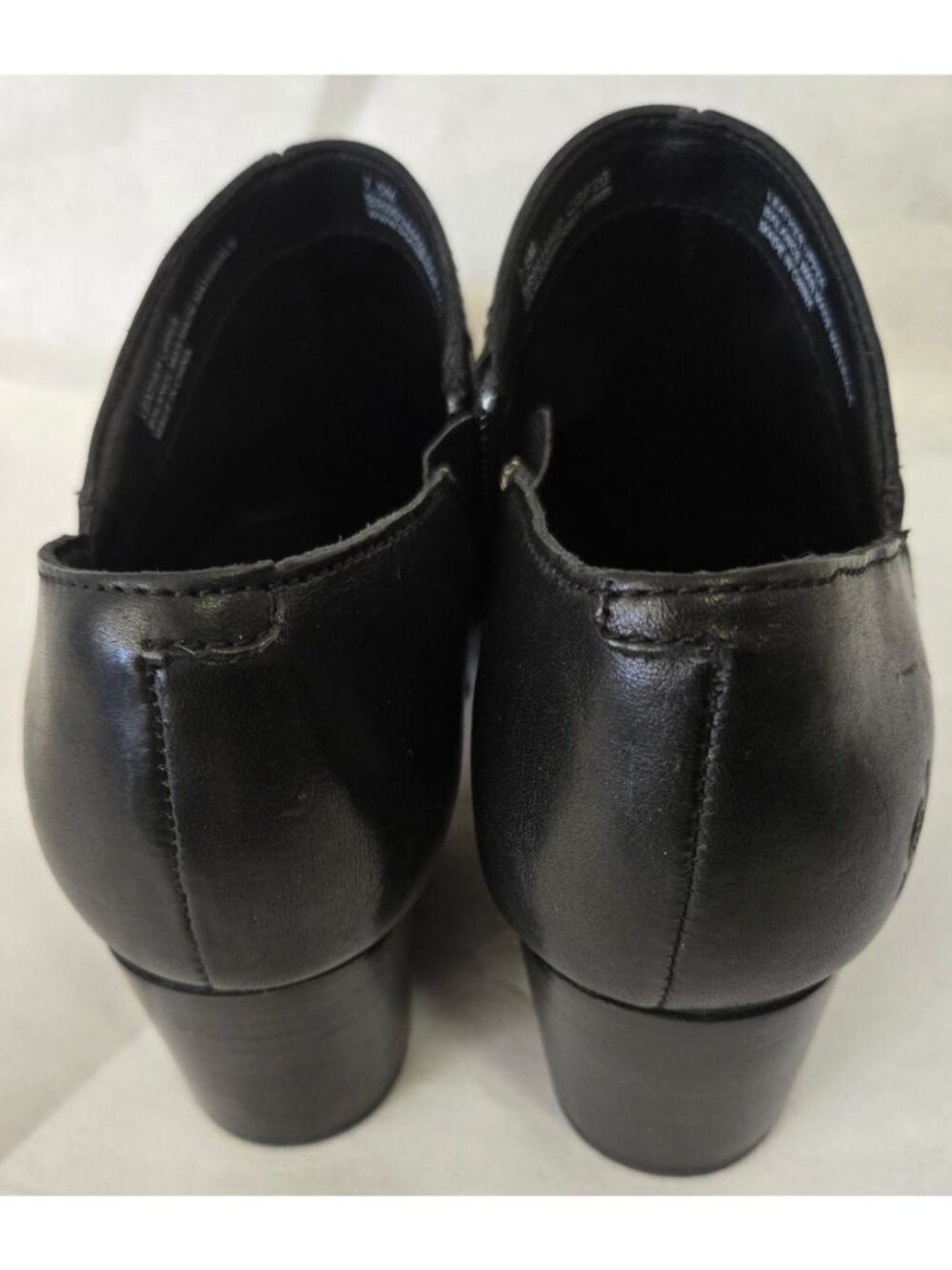 Ladies Born Kenzy Black Italian Leather Zippered Booties Size 7.5 Classic Casual - Picture 3 of 6